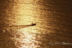 Bateau sur un coucher de soleil